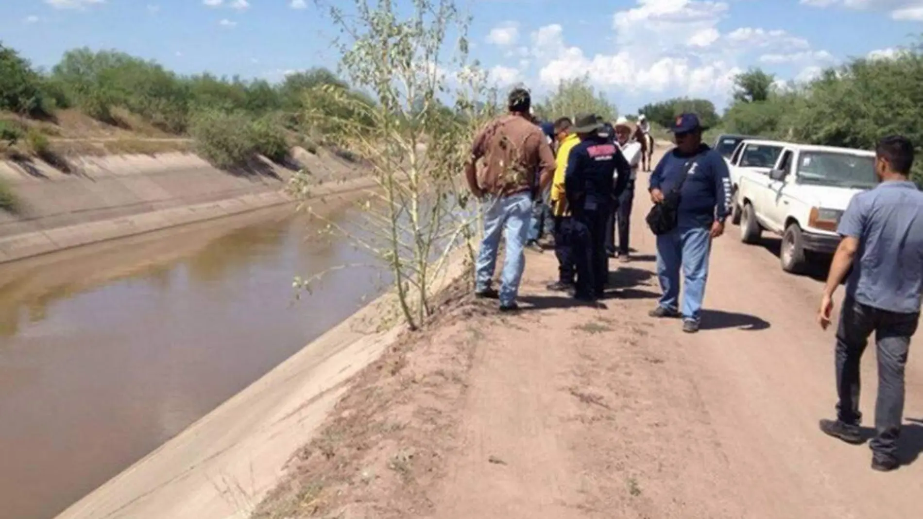 09 WEB Cae su hijo a canal y n el rescate casi mueren los dos